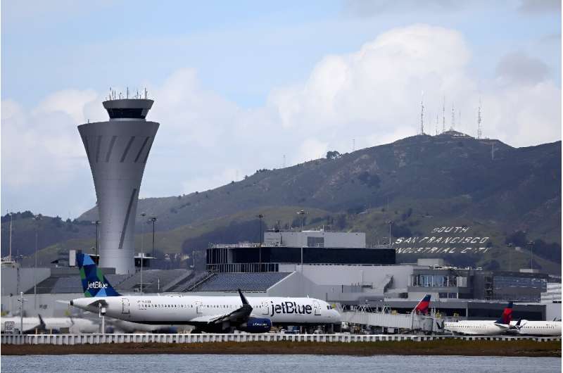 Um tribunal dos EUA começou a ouvir o processo do Departamento de Justiça que contesta a aquisição da Spirit Airlines pela JetBlue