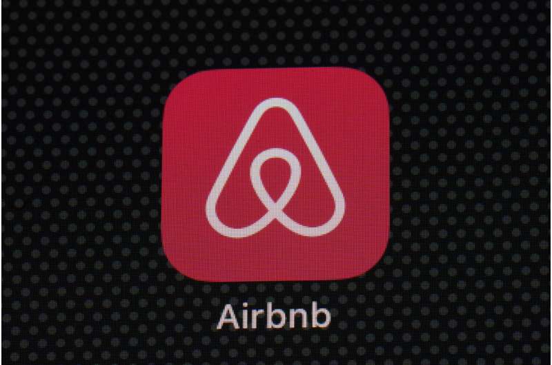 Airbnb registra lucro de US$ 4,4 bilhões no 3T com ajuda de incentivos fiscais e receita acima do esperado